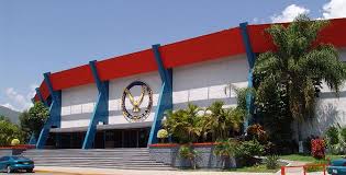 Fachada principal del gimnasio