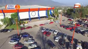 Estacionamiento amplio del gimnasio